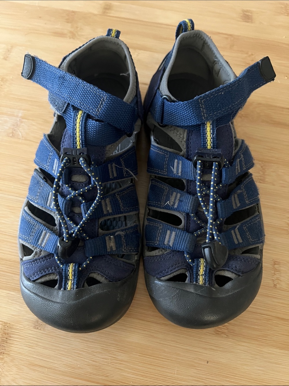 Keen Kids size 3 Navy Blue Closed-Toe Sport Sandals